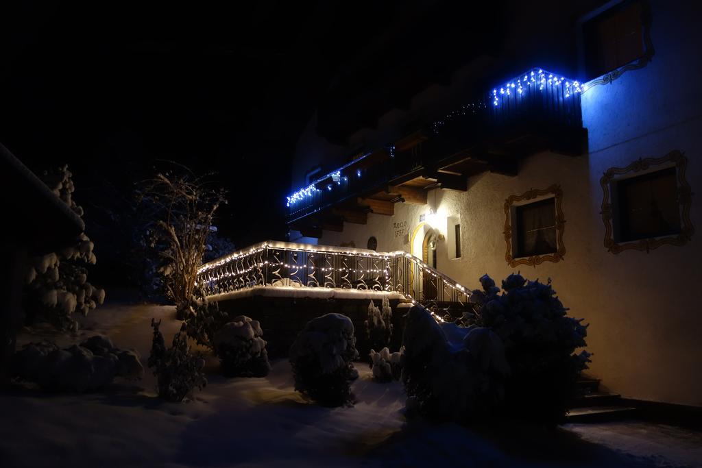 Haus Fiegl Hotel Oetz Eksteriør billede