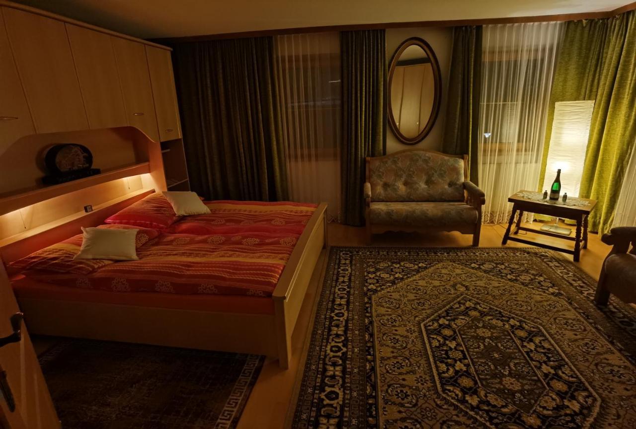 Haus Fiegl Hotel Oetz Eksteriør billede