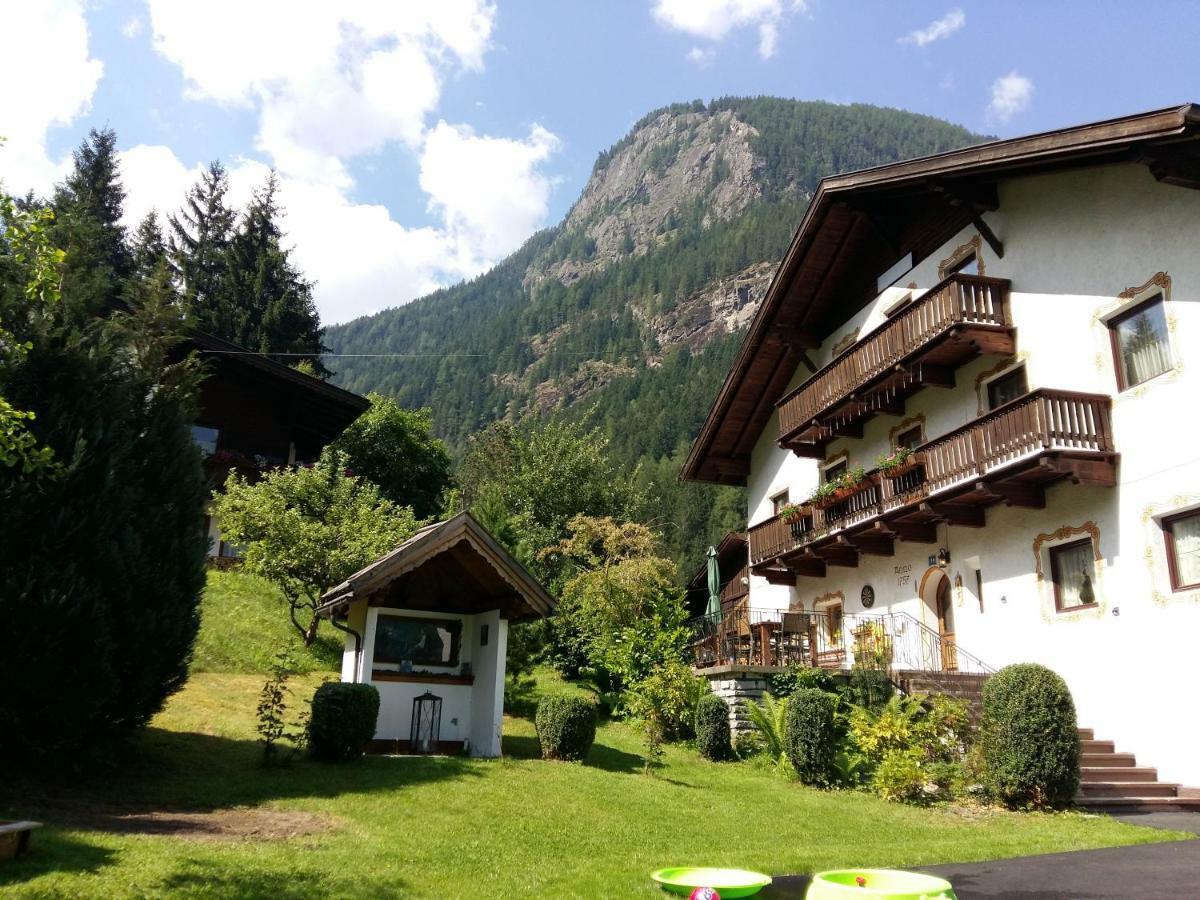Haus Fiegl Hotel Oetz Eksteriør billede